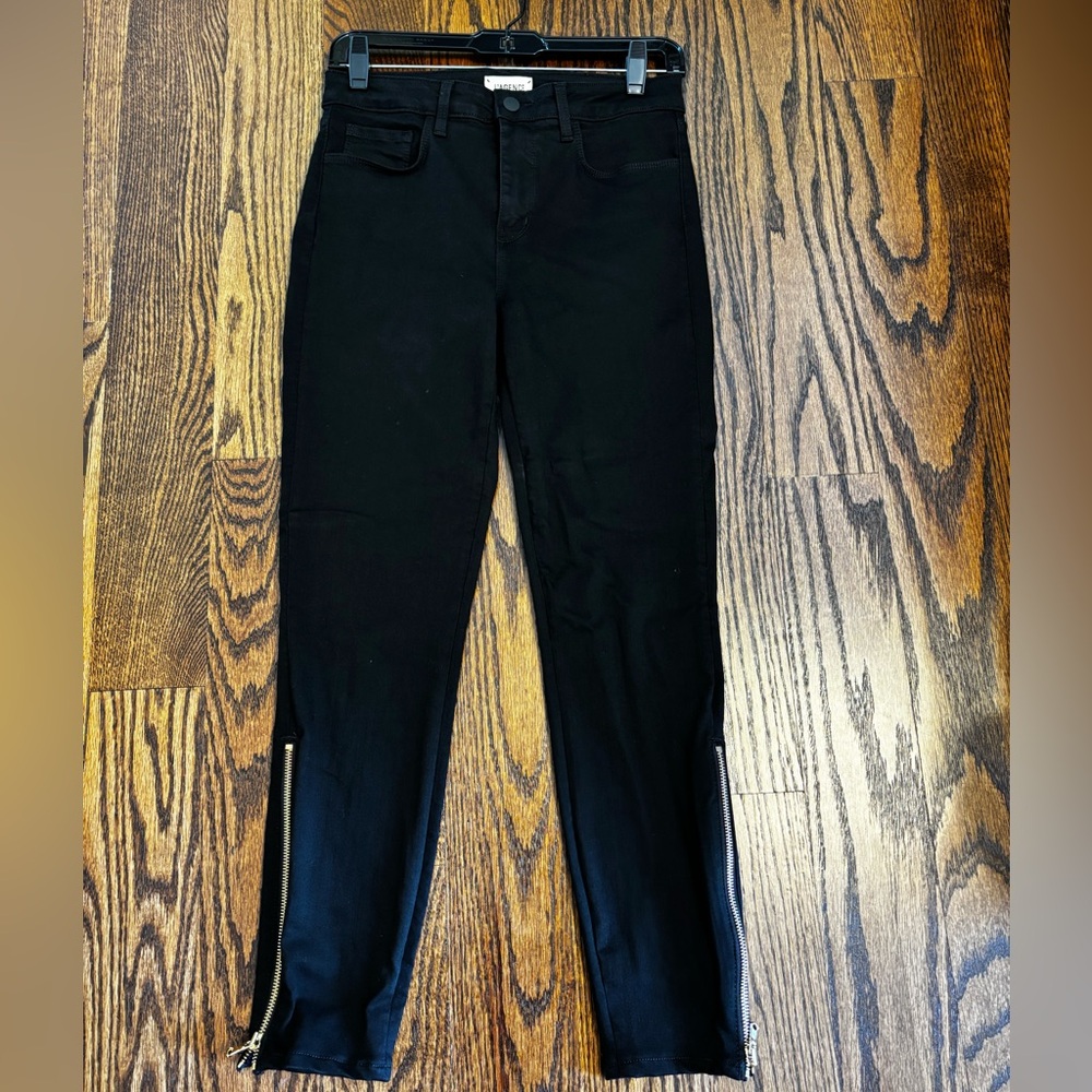 L’agence Black skinny jeans w/ gold zipper on the legs. GREAT condition. Size 27